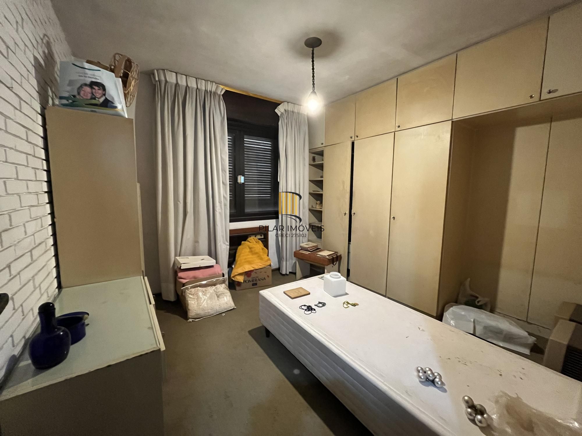 Casa de 3 quartos, suíte e 2 vagas de garagem bairro Auxiliadora em Porto Alegre