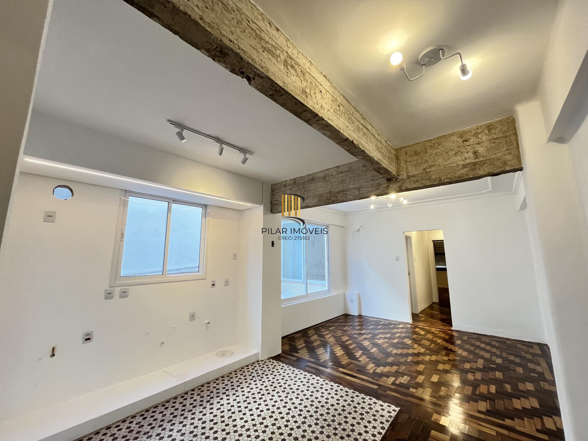 Apartamento reformado de 2 quartos no bairro Moinhos de Vento em POA