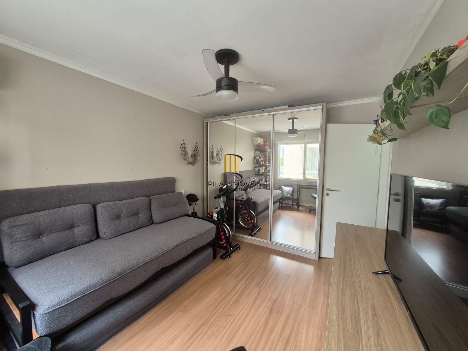 Apartamento de dois dormitórios e uma vaga de garagem no bairro Santana