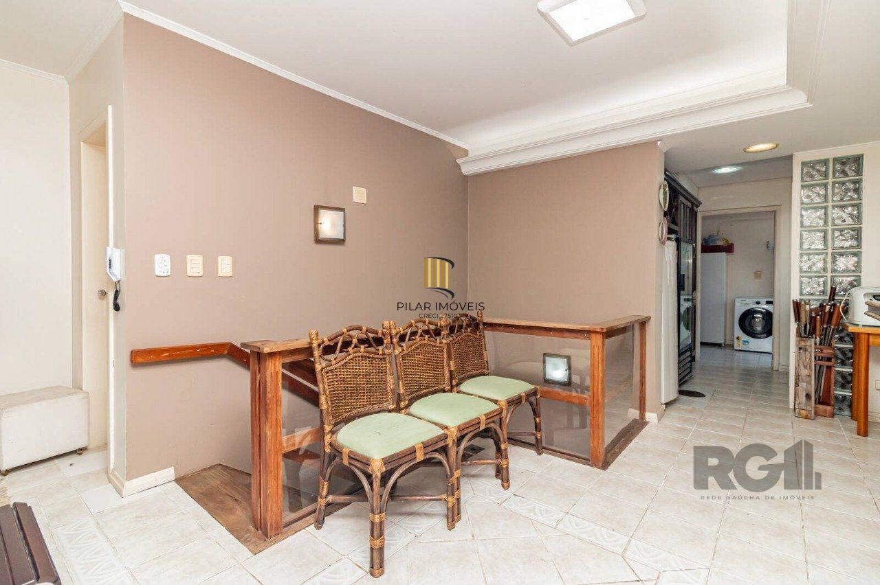 Cobertura de três quartos, suíte e uma vaga de garagem no bairro Higienópolis