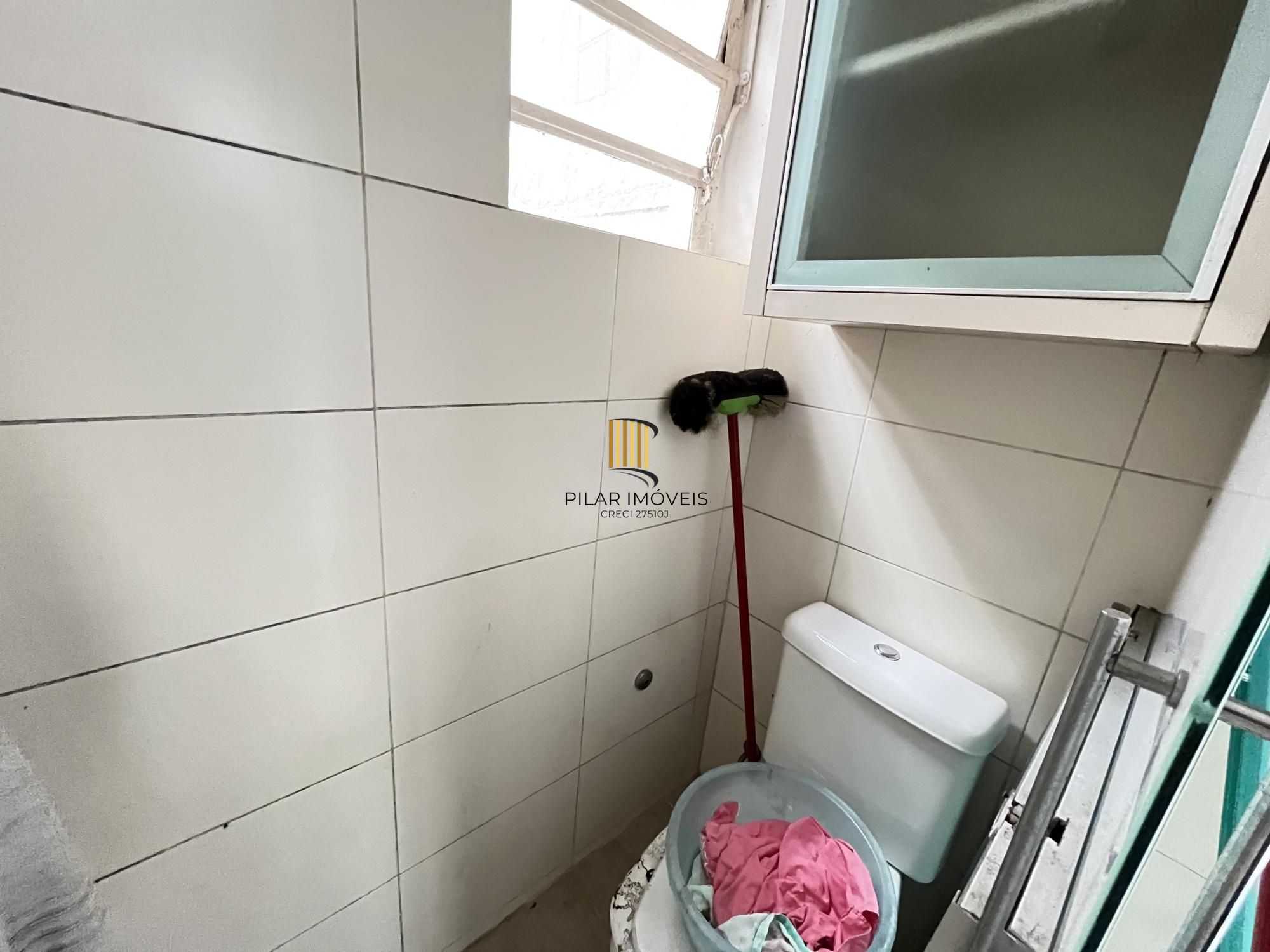 Apartamento de 2 quartos transformados em um no bairro Santa Cecília em POA/RS