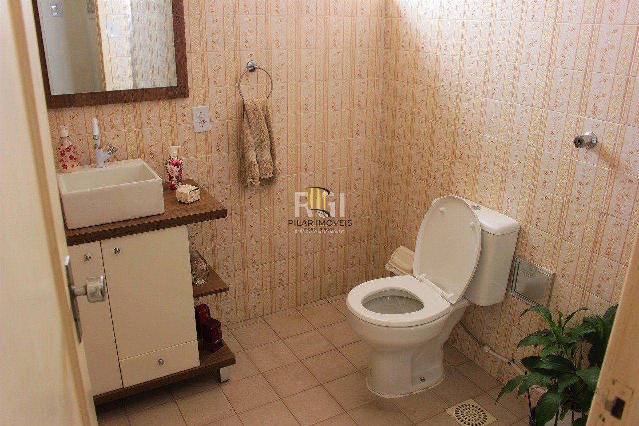 Casa para Venda - 208m², 3 dormitórios, 1 vaga - Partenon