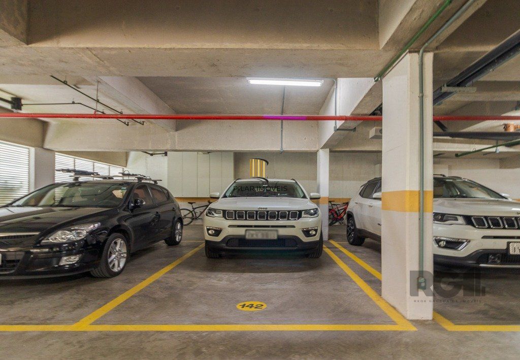 Apartamento 3 dormitórios, sendo 1 suíte, 102 m² de área privativa e 2 vaga(s) de garagem. Localizado na Rua/Av. Sao Josemaria Escriva, no bairro Central Parque em Porto Alegre.	