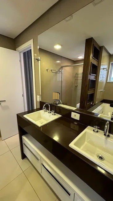 Apartamento 2 dormitórios, sendo 1 suíte, 77 m² de área privativa e 2 vaga(s) de garagem. Localizado na Rua Mario Antunes da Cunha, no bairro Petrópolis em Porto Alegre.