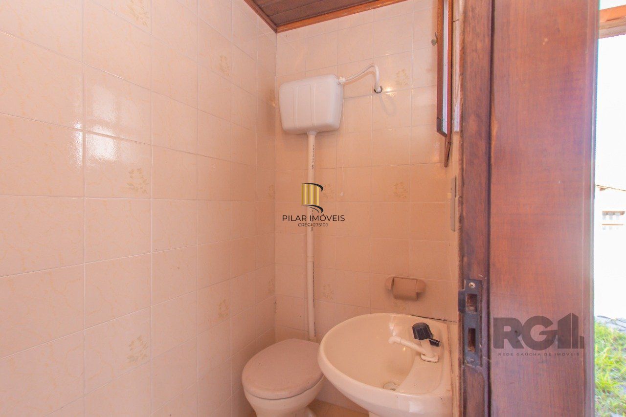 Casa de três quartos, suíte e Três vagas de garagem no bairro São João em POA/RS