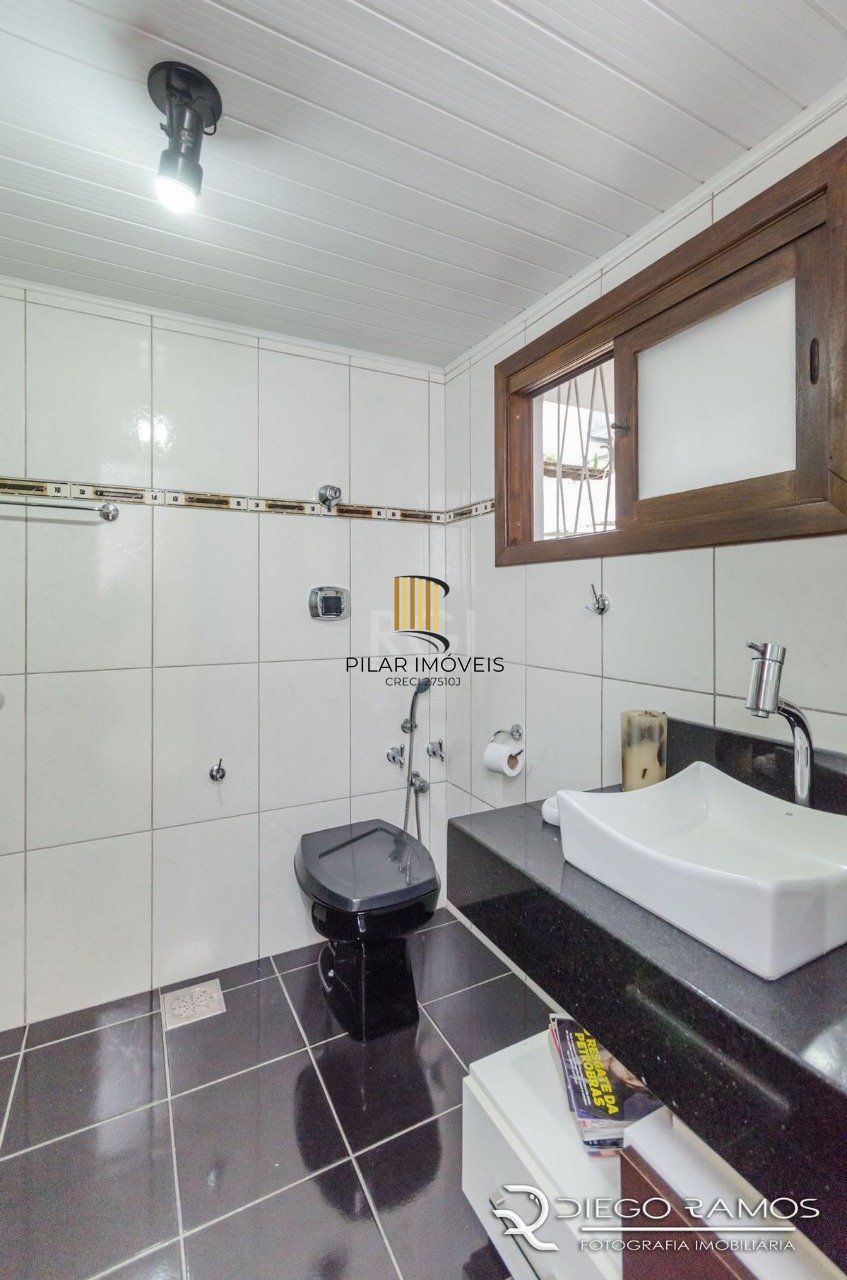 Casa para Venda - 216m², 4 dormitórios, sendo 1 suites, 4 vagas - Menino Deus