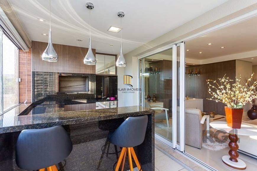 Excelente apartamento, finamente decorado e mobiliado, excelente iluminação, possuindo 03 dormitórios e 03 suites, sendo 01 master