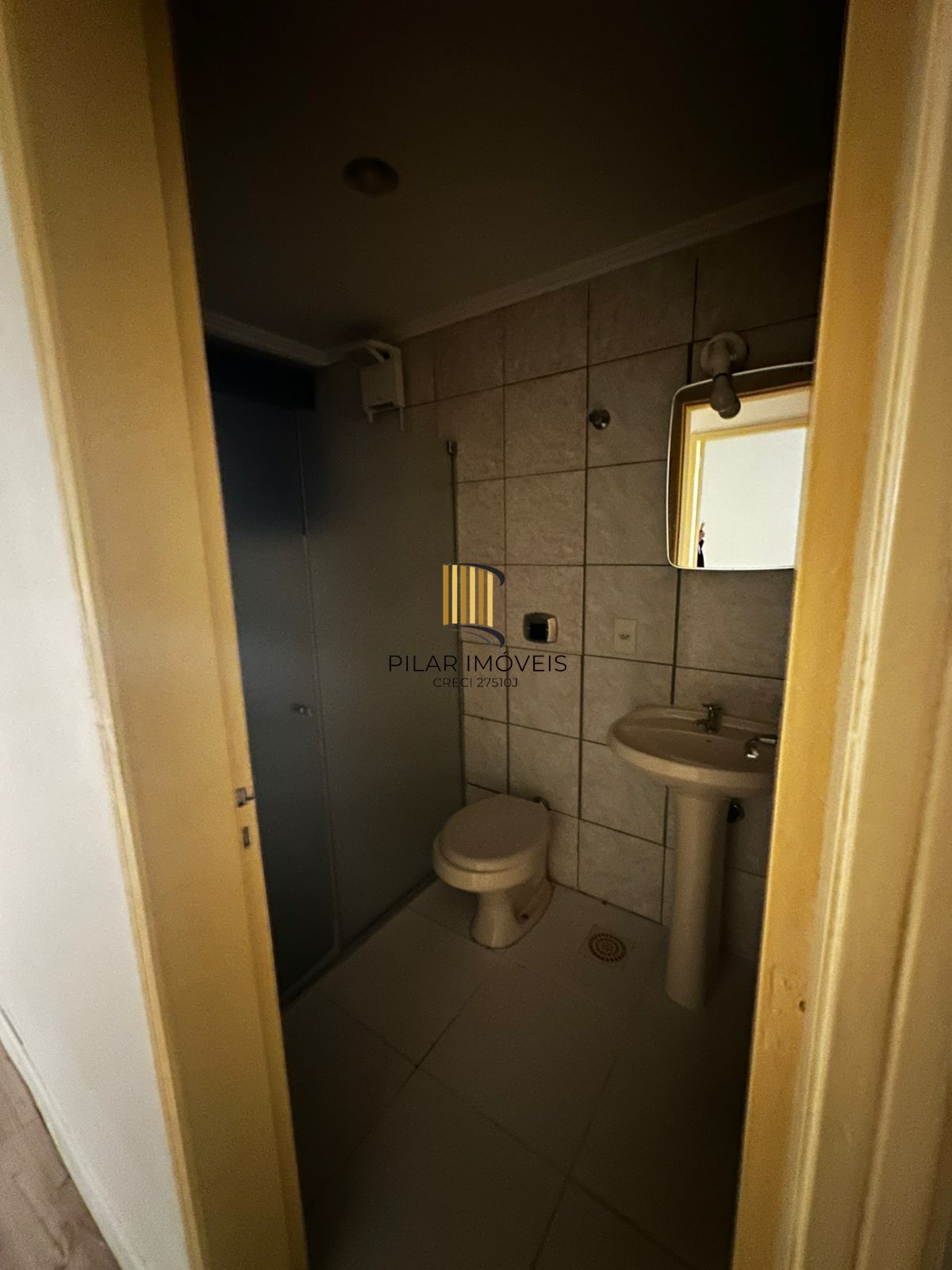 Apartamento de 2 quartos e 1 vaga de garagem no bairro Menino Deus em POA/RS