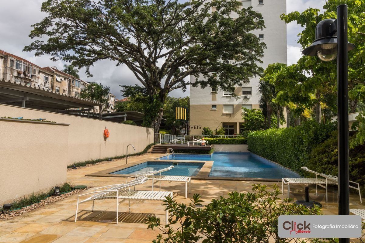 Vende apartamento de 3 quartos, sendo 1 suíte, mobiliado, 1 vaga coberta e escriturada, no Jardim Lindóia - Porto Alegre