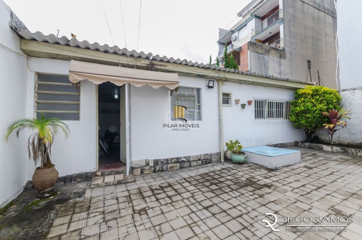 Casa para Venda - 216m², 4 dormitórios, sendo 1 suites, 4 vagas - Menino Deus