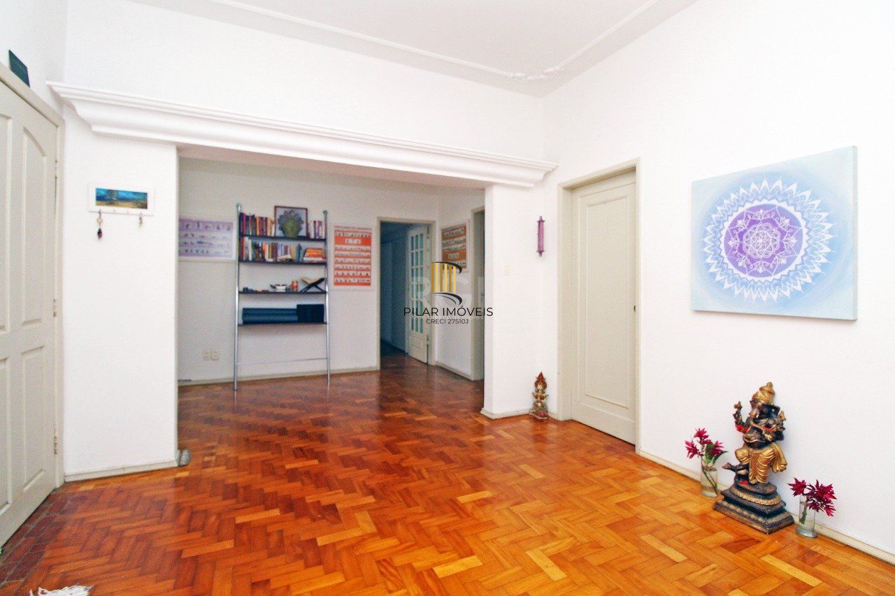 Casa para Venda - 464.5m², 3 dormitórios, sendo 1 suites, 3 vagas - Petrópolis