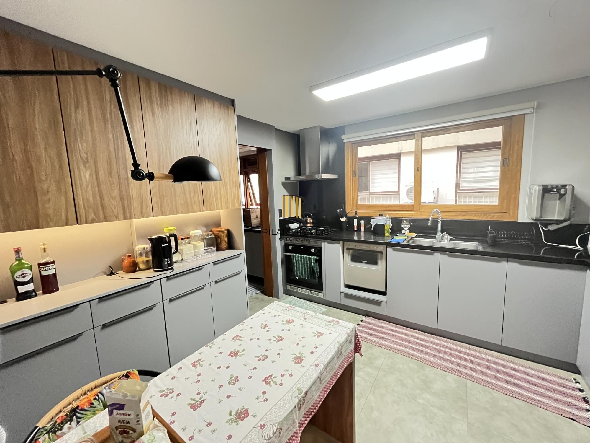 Apartamento de 3 quartos, 2 suítes, 1 americana e 2 vagas no bairro Farroupilha