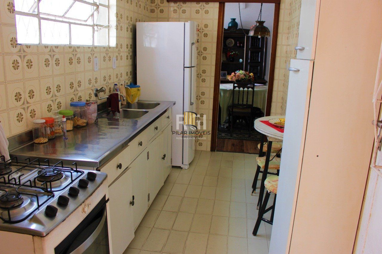 Casa para Venda - 208m², 3 dormitórios, 1 vaga - Partenon