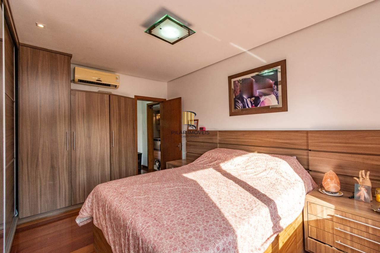 Casa 4 dormitórios no bairro Vila Jardim