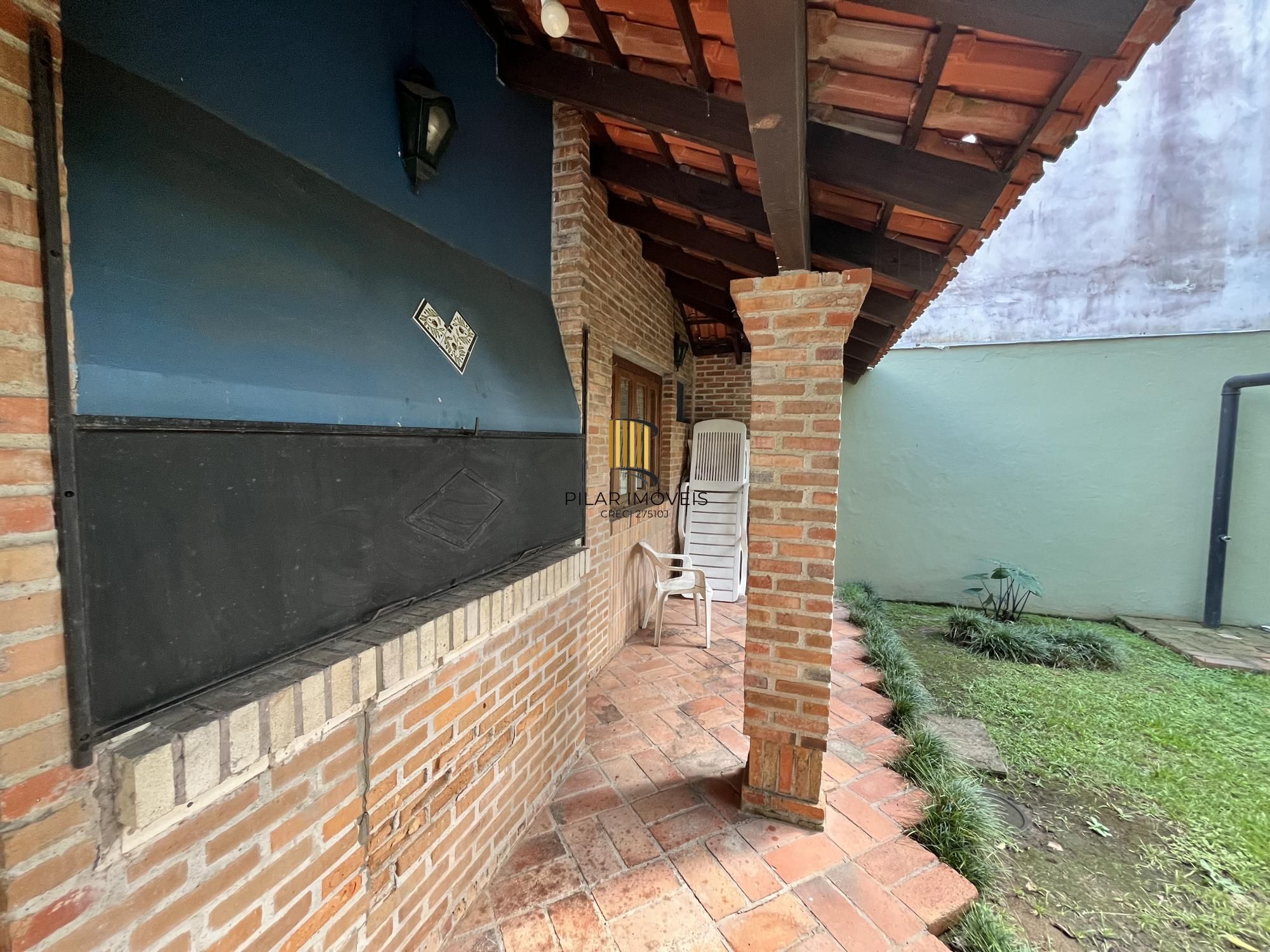 Apartamento de 4 quartos, suíte, amplo closet, dependência e 2 vagas de garagem