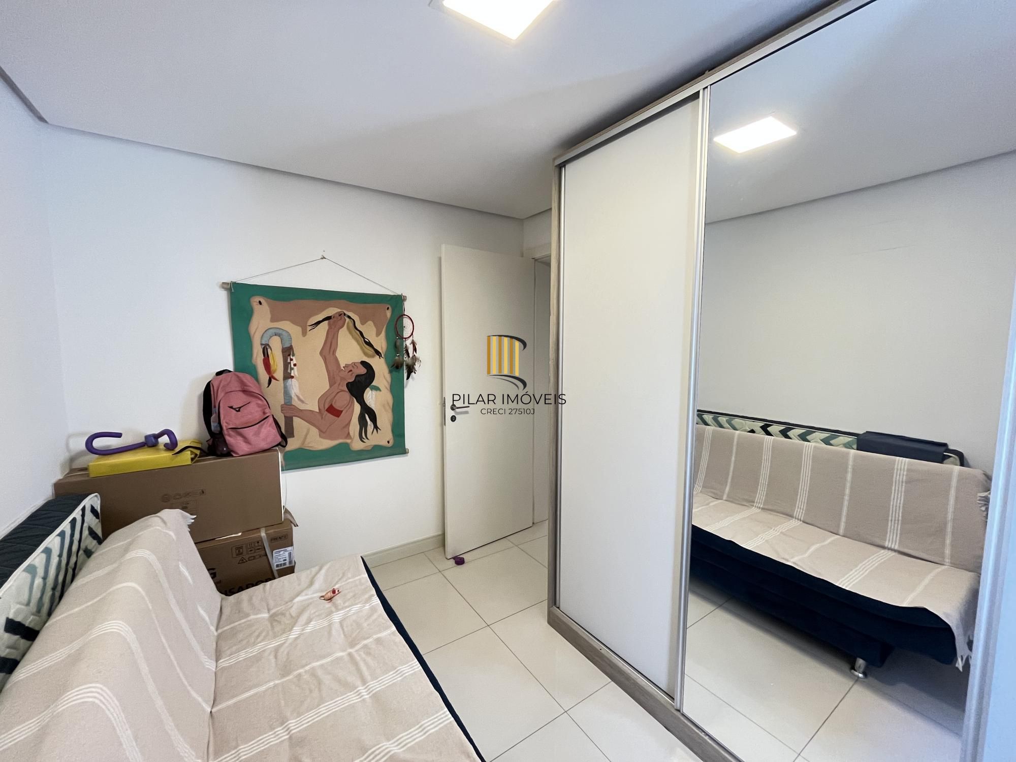 Apartamento de 2 quartos, suíte e 1 vaga de garagem no bairro Santana em POA/RS