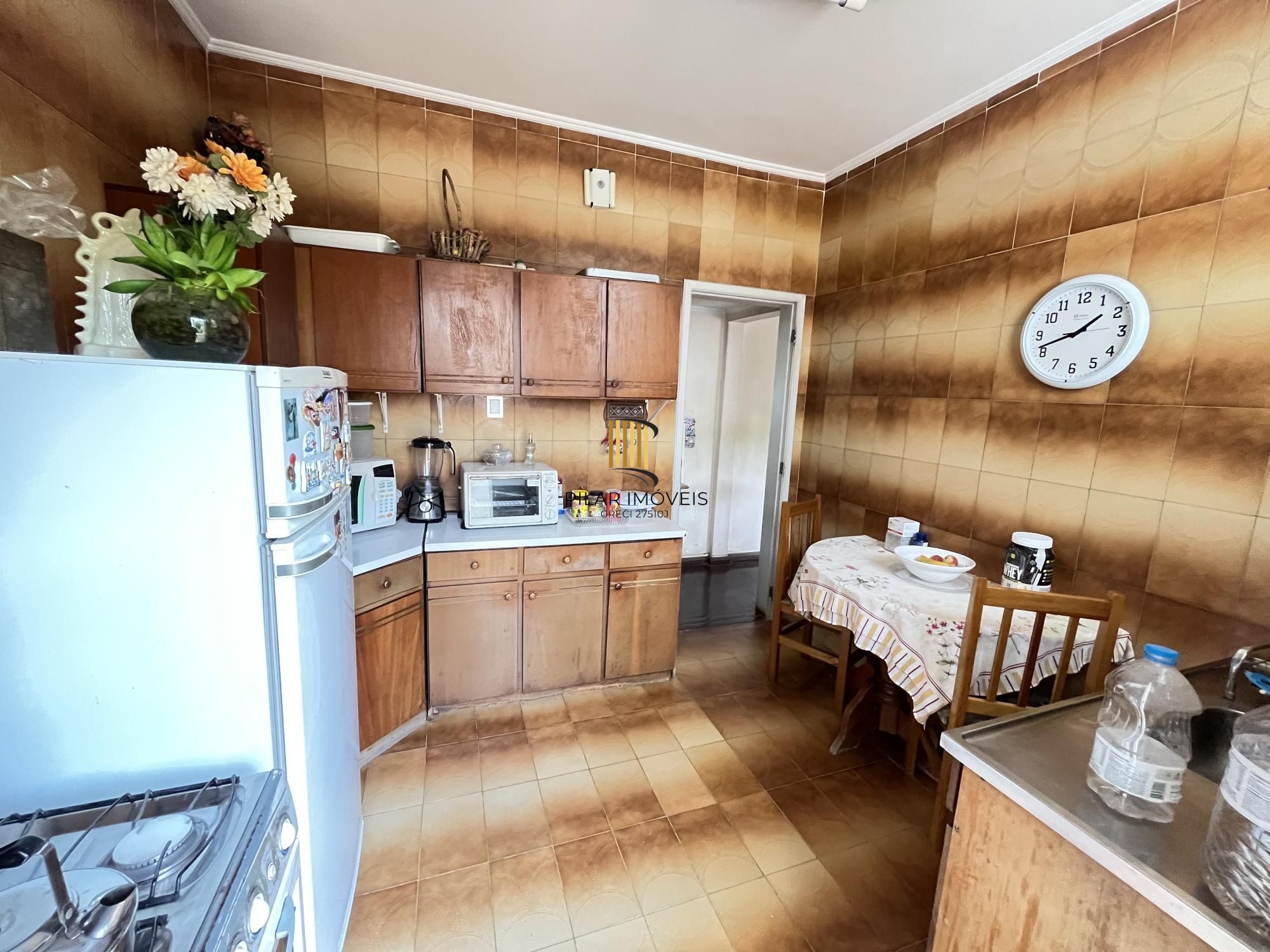 Apartamento de 3 quartos com dependência de empregada bairro Moinhos de Vento