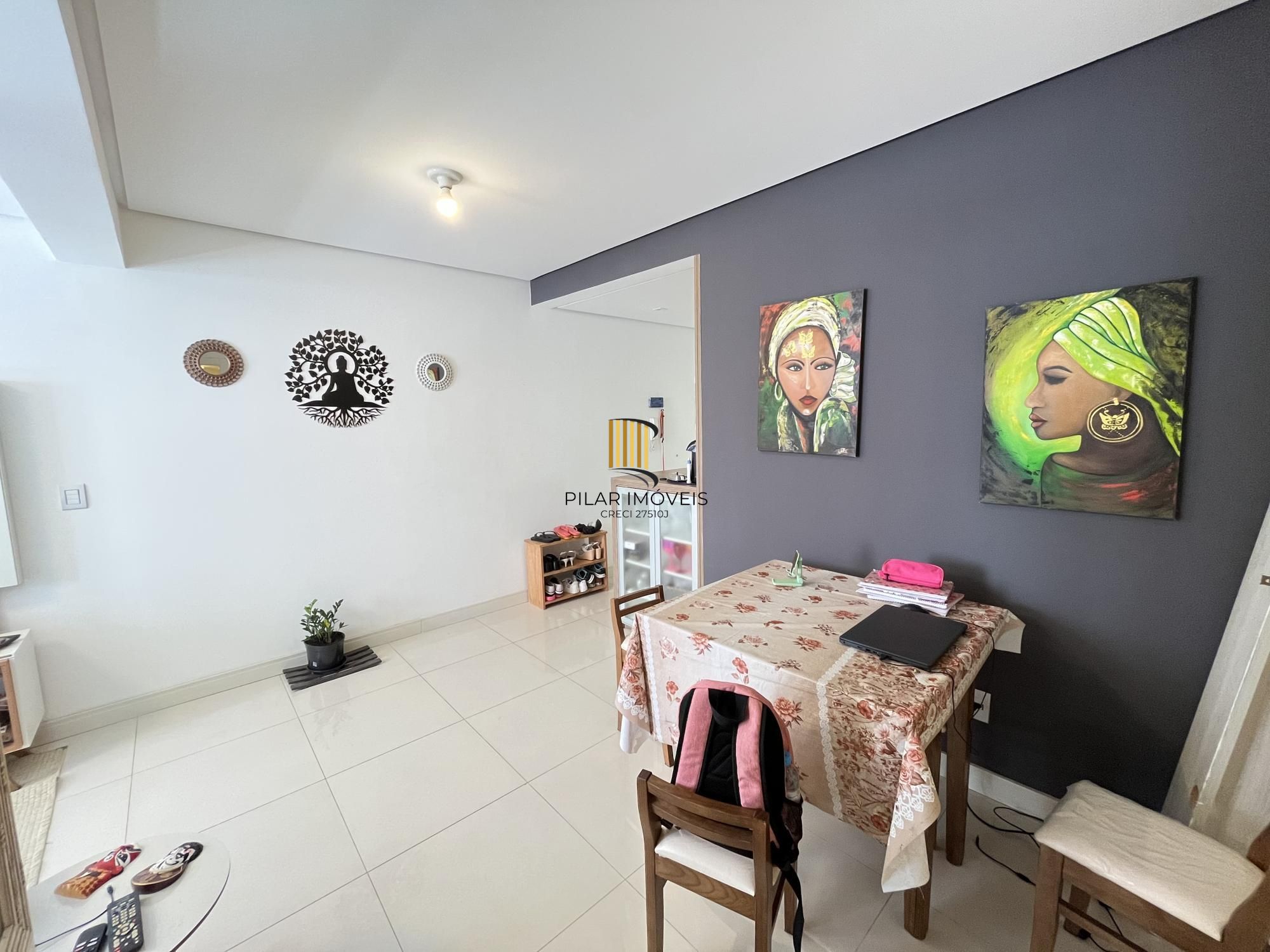 Apartamento de 2 quartos, suíte e 1 vaga de garagem no bairro Santana em POA/RS