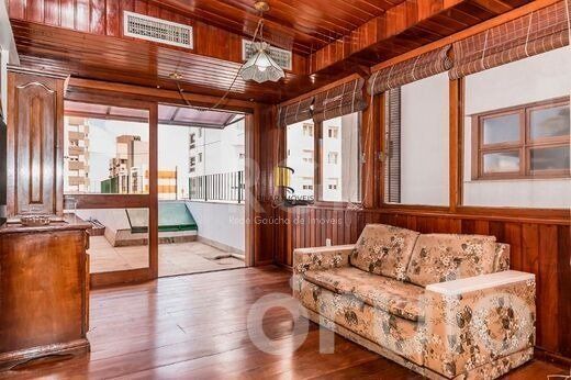 Cobertura para Venda - 244m², 3 dormitórios, sendo 1 suites, 2 vagas - Petrópolis