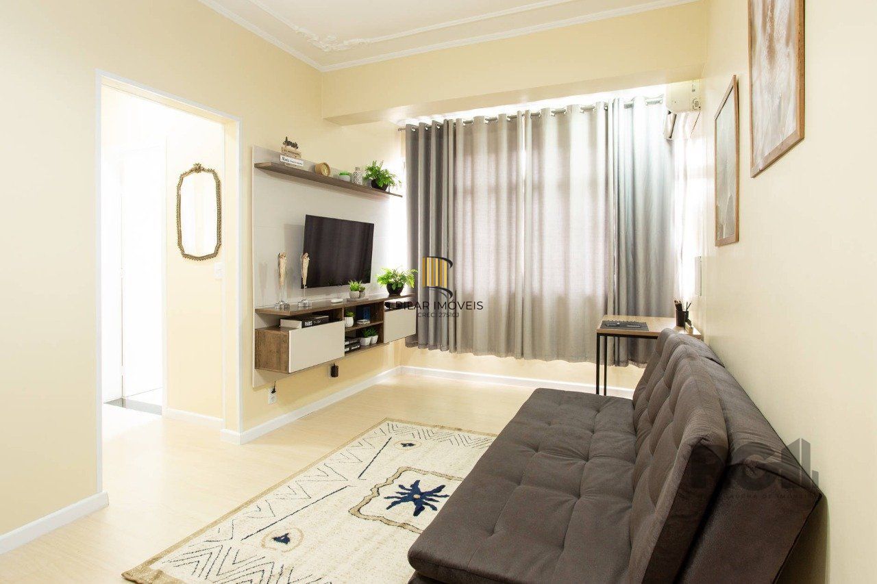 Apartamento de dois quartos no bairro Farroupilha em Porto Alegre.