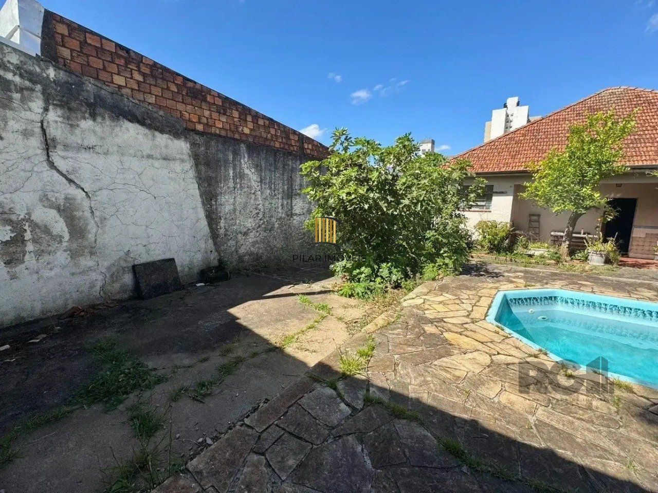 Casa de 5vquartos e 3 vagas de garagem no bairro Santana em Porto Alegre