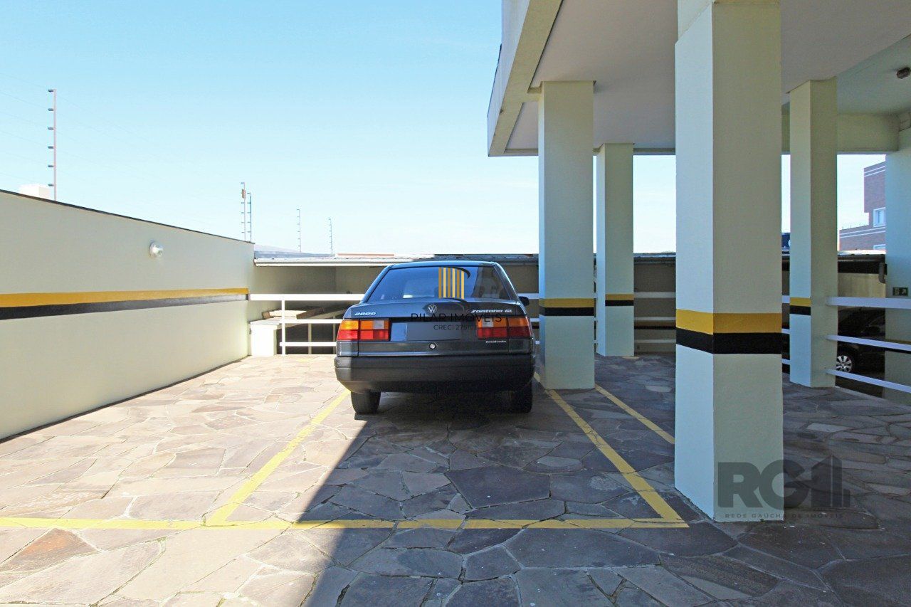 Apartamento de 3 dormitórios, suíte e 2 vagas de garagem no bairro Petrópolis em Porto Alegre