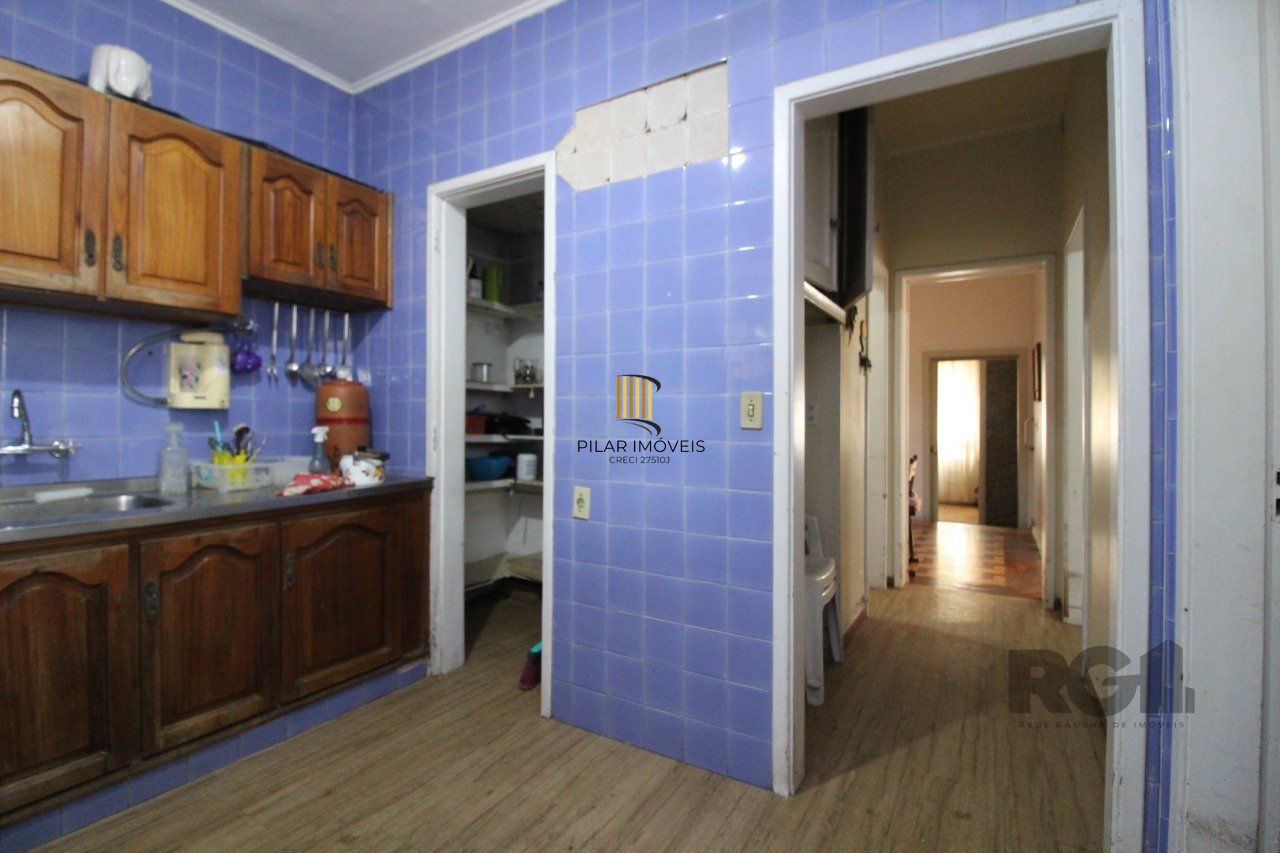 Casa à venda 4 quartos (dormitórios), suíte, 3 vagas - Partenon, Porto Alegre