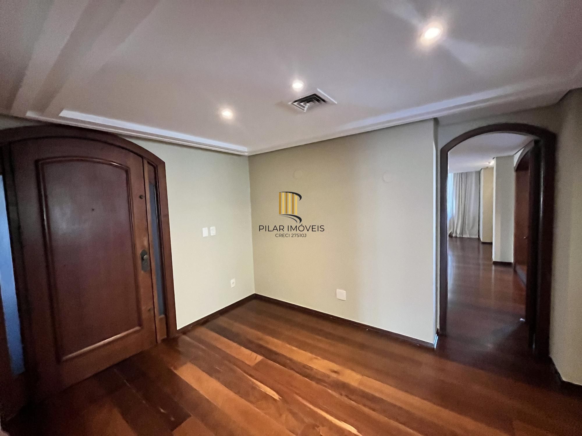 Apartamento de 4 quartos, suíte, amplo closet, dependência e 2 vagas de garagem