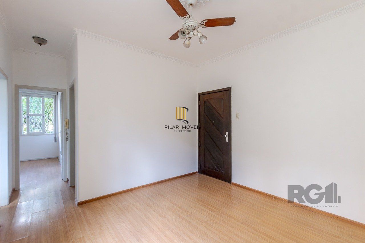 Apartamento de dois quartos e dois banheiros no bairro Rio Branco em Porto Alegre.