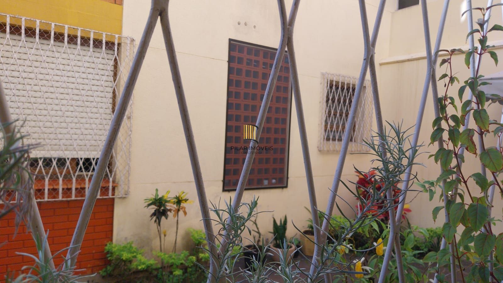 Apartamento térreo com 4 quartos e 1 vaga de garagem rotativa no Passo da Areia