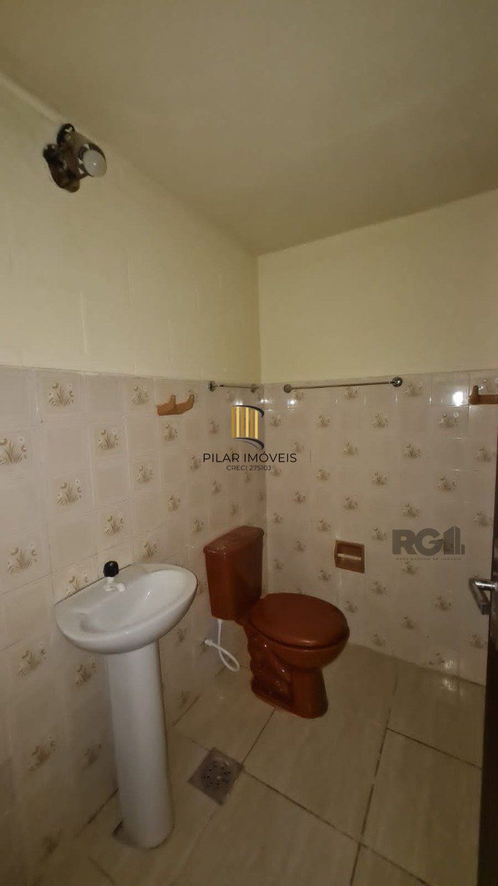 Apartamento com 2 dormitórios, muito bem localizado, próximo a todos os recursos, frente ao Instituto de Cardiologia.