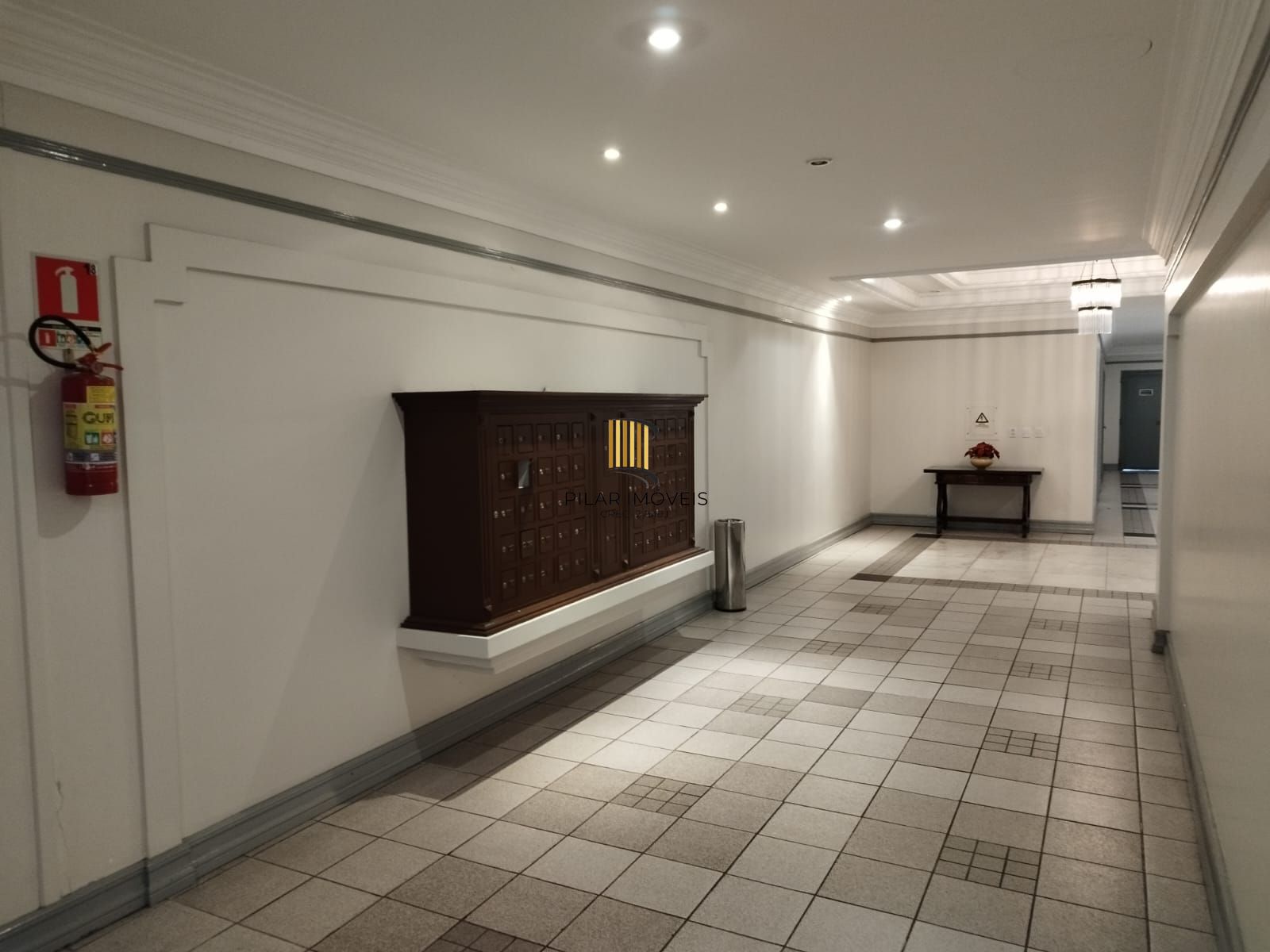 Apartamento 2 Dormitórios, 1 vaga Dupla de Garagem, Bairro Independência, Porto Alegre-RS