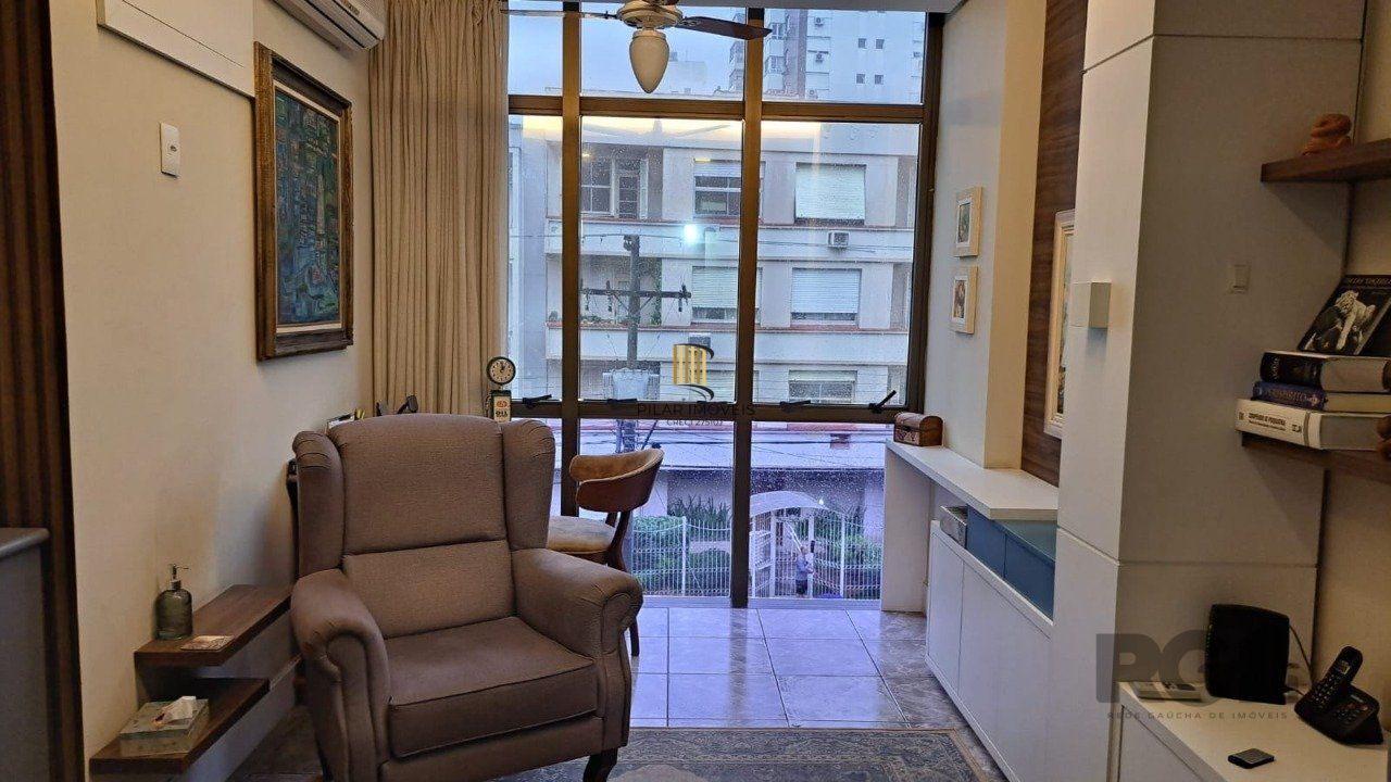 Sala comercial com 39,55 m² de área privativa. Localizado na Rua/Av. Felipe Camarão, no bairro Bom Fim em Porto Alegre.