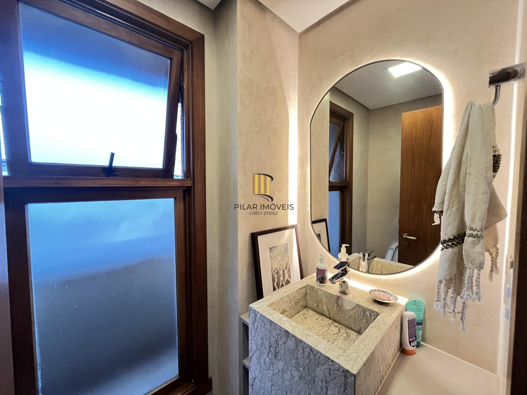 Apartamento de 3 quartos, 2 suítes, 1 americana e 2 vagas no bairro Farroupilha