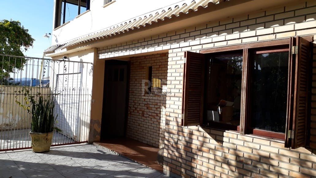 Casa para Venda - 230.45m², 4 dormitórios, sendo 1 suites, 3 vagas - Ponta Grossa