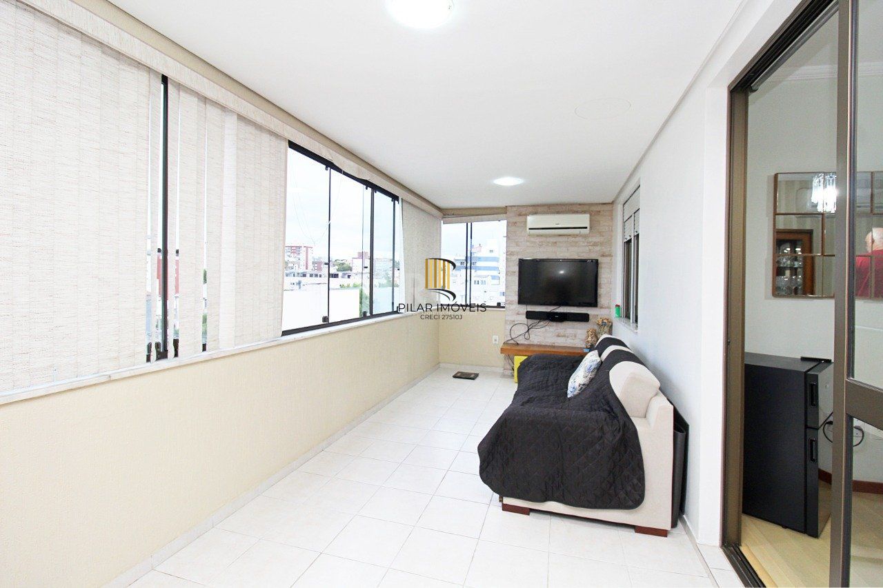 Apartamento de três dormitórios, suíte e uma vaga de garagem no bairro Santana