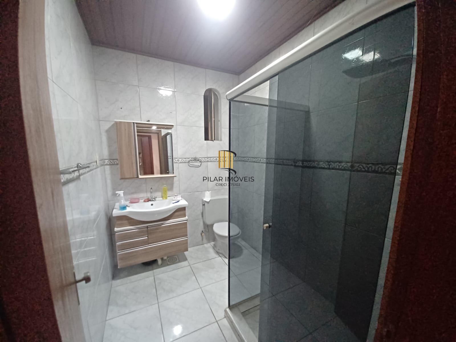 Casa de 3 quartos, suíte e patio no bairro Medianeira em POA