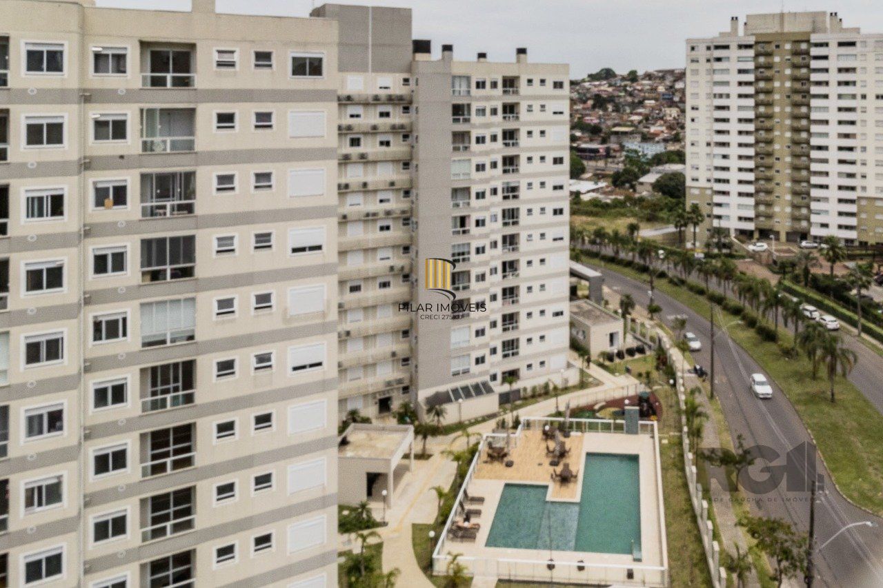   Excelente apartamento semi mobiliado de 3 quartos (dormitórios) transformados em 2 quartos, suíte, churrasqueira e 2 vagas de garagem no bairro Jardim Carvalho em Porto Alegre.