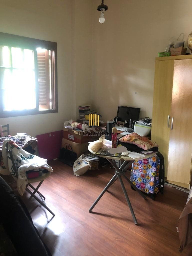 Casa/terreno medindo 200m² de privativo, 550m² totais  no bairro Partenon, 9 vag