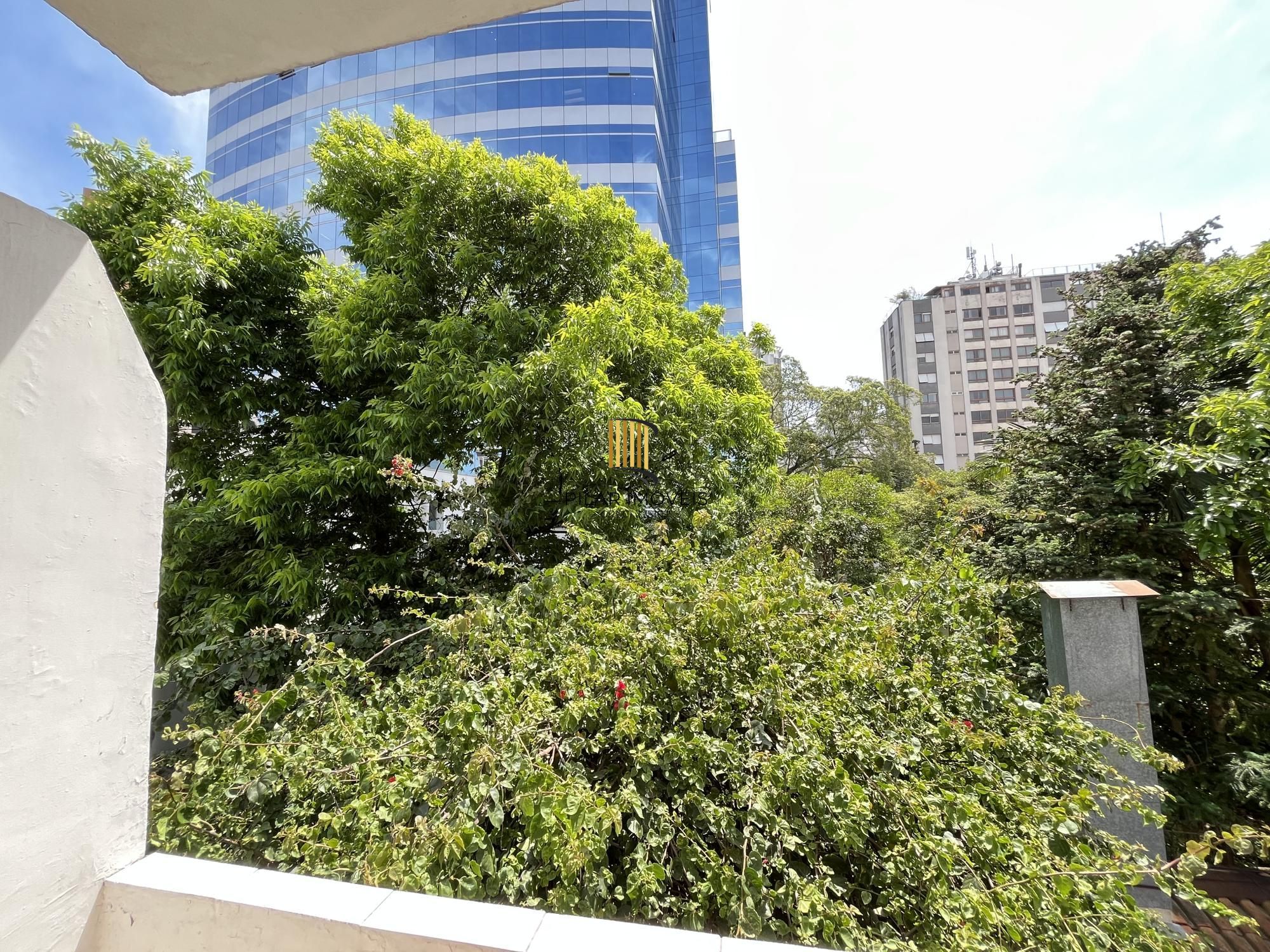Apartamento de 3 quartos com dependência de empregada bairro Moinhos de Vento