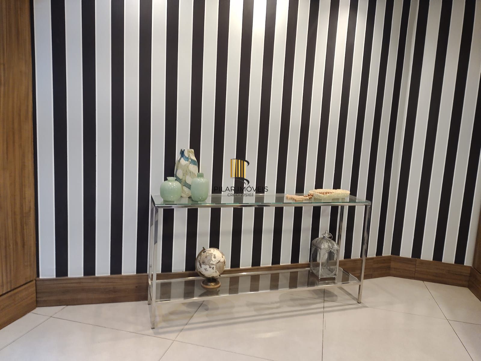 Sala comercial com 2 vagas de garagem escrituradas