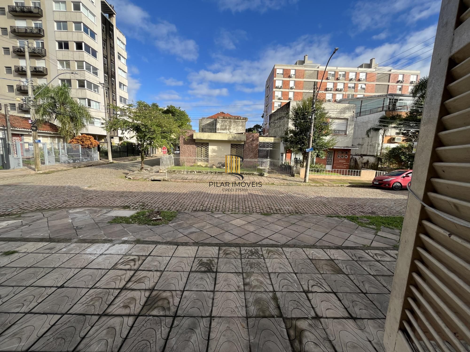 Apartamento térreo de 2 quartos no bairro Menino Deus em Porto Alegre
