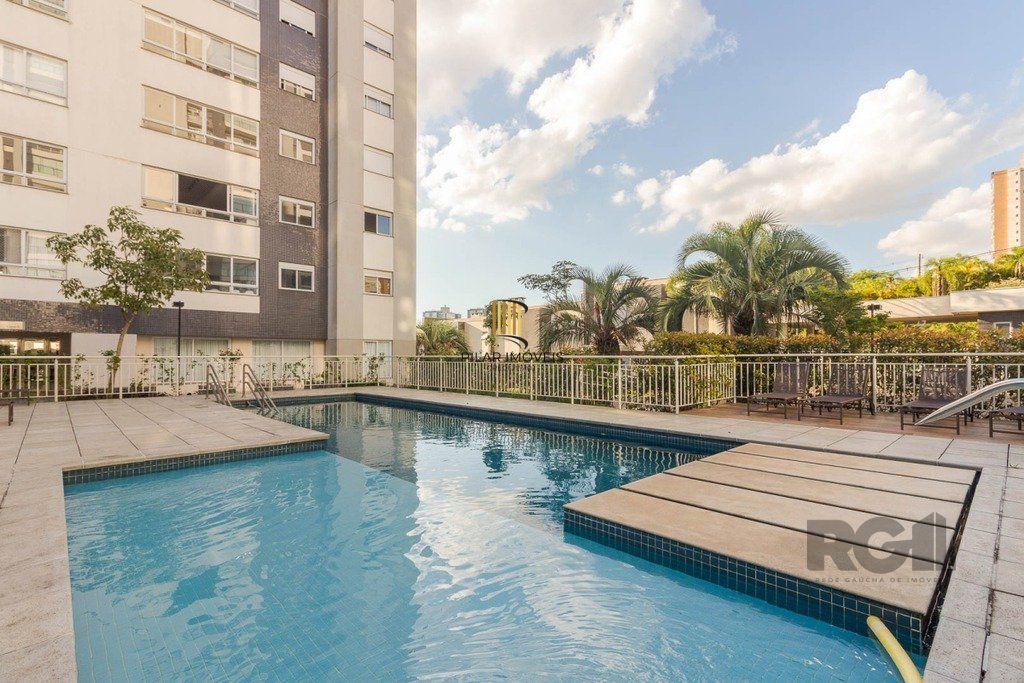 Apartamento 3 dormitórios, sendo 1 suíte, 102 m² de área privativa e 2 vaga(s) de garagem. Localizado na Rua/Av. Sao Josemaria Escriva, no bairro Central Parque em Porto Alegre.	