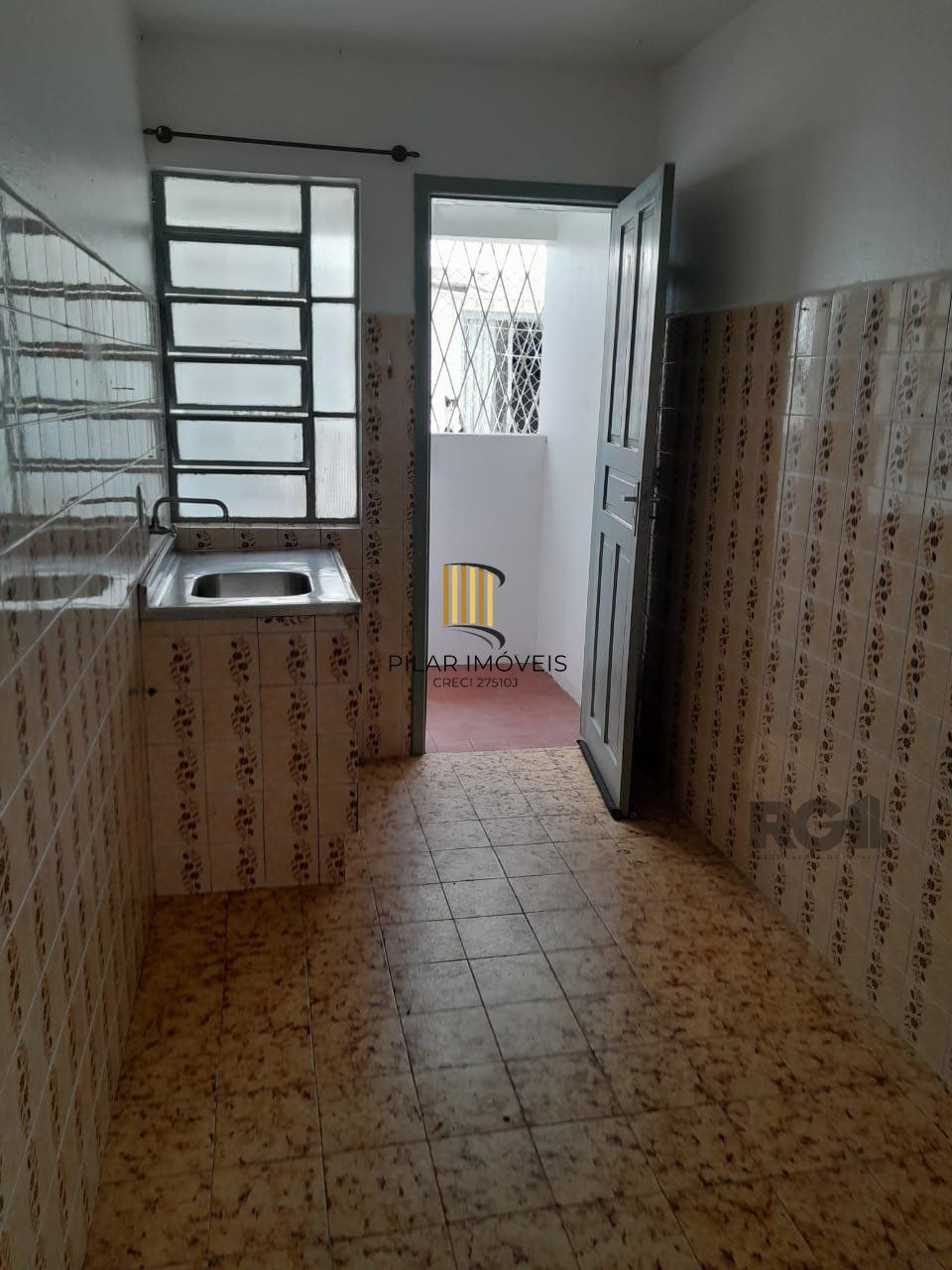   Apartamento térreo de um quarto no bairro Santana em Porto Alegre