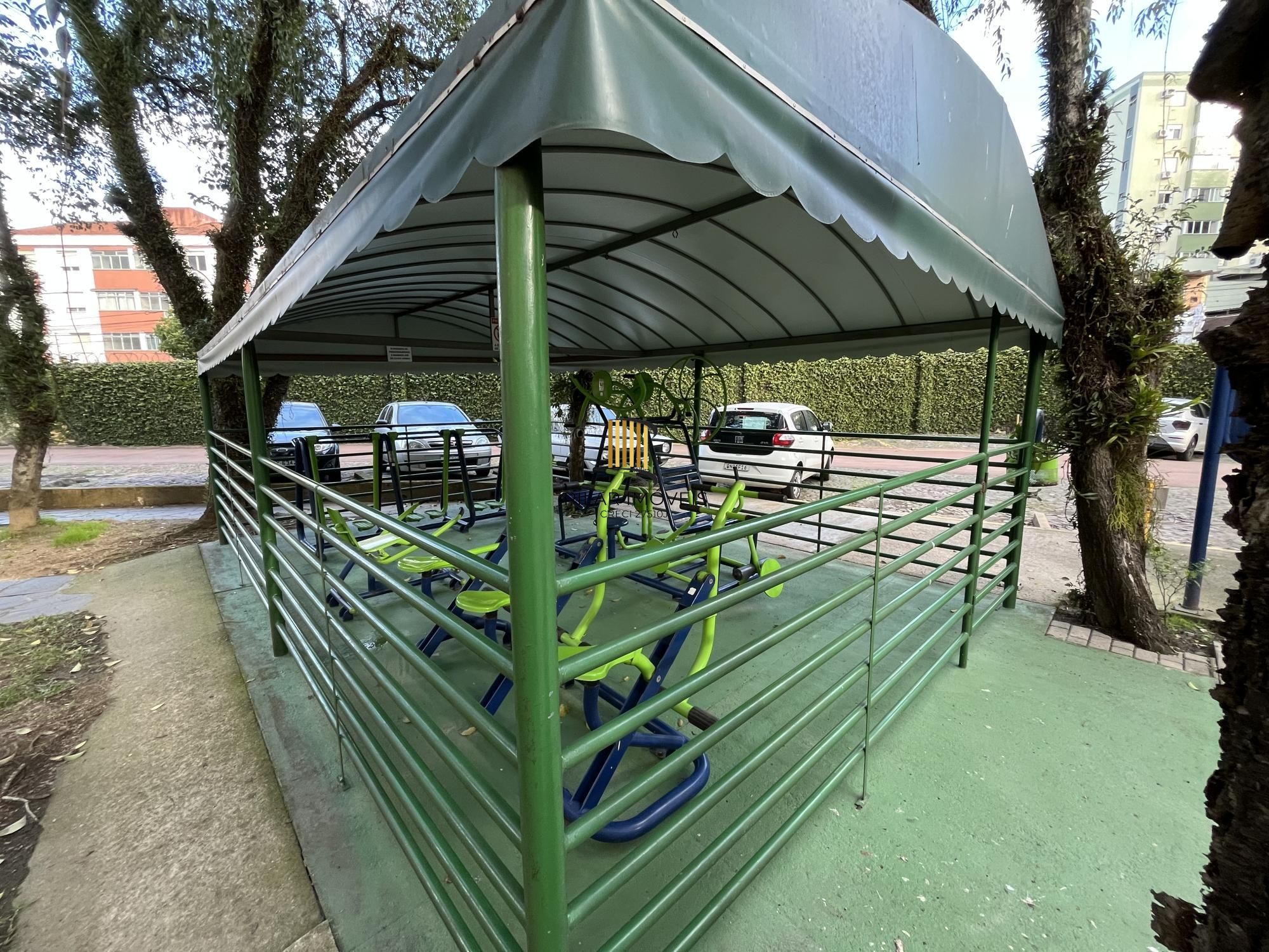 Apartamento de três dormitórios com vaga no Conjunto Residencial Roque Calage