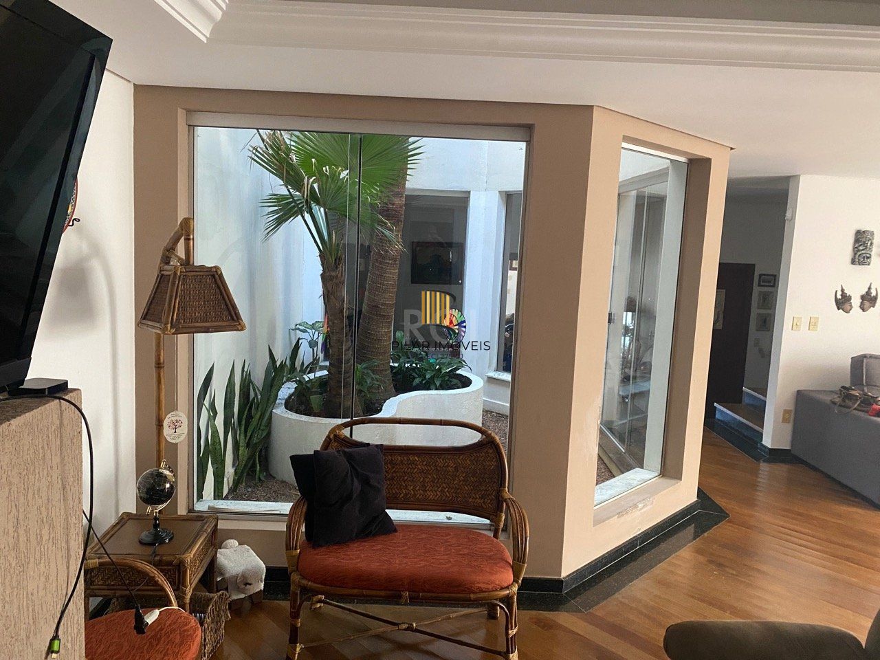 Casa para Venda - 378m², 4 dormitórios, sendo 1 suites, 2 vagas - Chácara das Pedras