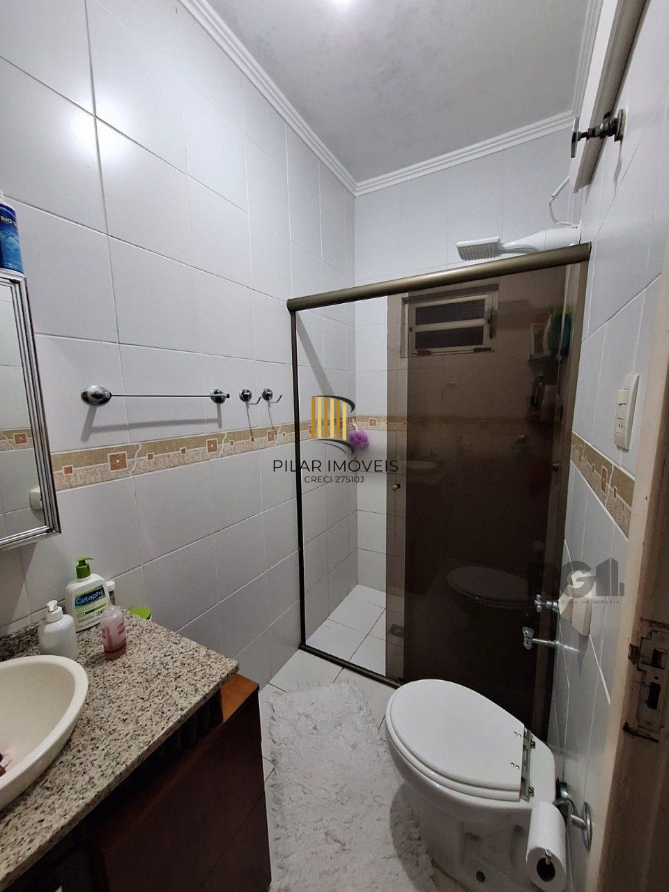 Apartamento de quatro dormitórios e uma vaga de garagem no bairro Bom Fim em Porto Alegre.