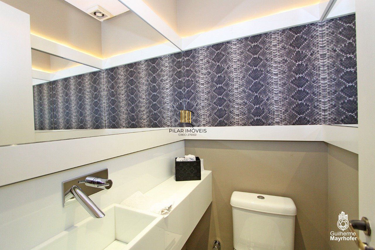 Cobertura para Venda - 327m², 3 dormitórios, sendo 3 suites, 5 vagas - Petrópolis