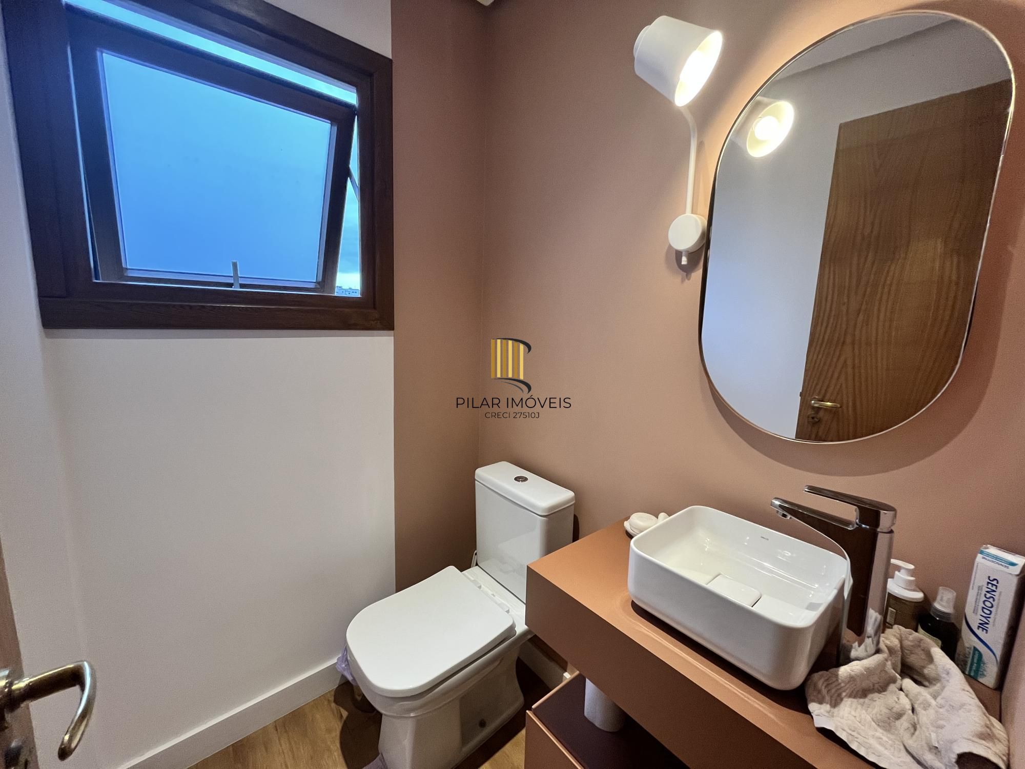 Apartamento de 3 quartos, 2 suítes, 1 americana e 2 vagas no bairro Farroupilha