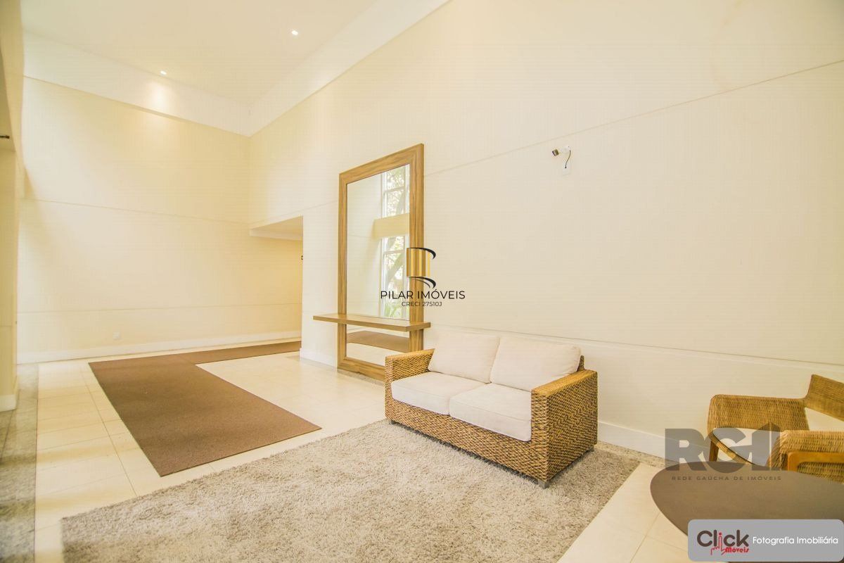Apartamento 3 dormitórios, suíte, 2 vagas. Andar alto, vista para infraestrutura do condomínio. Semi-mobiliado. 